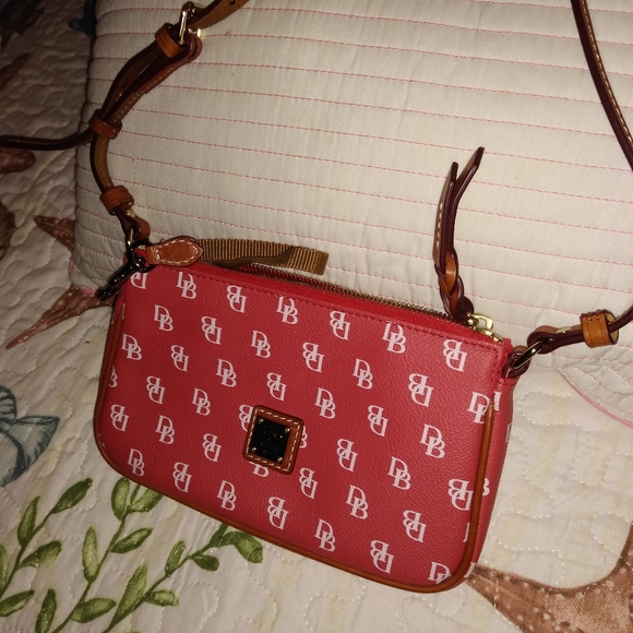 Dooney and Bourke crossbody - Picture 1 of 2